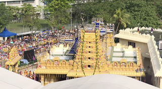 The gold temple towers of Sree Maha Mariamman Temple in Singapore, with crowds of devotees filling the grounds during the Maha Kumbhabishegam